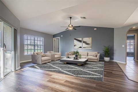 House in San Antonio, Florida 2 bedrooms, 128.21 sq.m. № 2098519 - photo 8