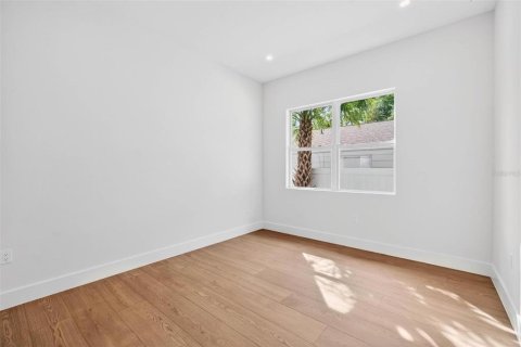 House in Saint Petersburg, Florida 4 bedrooms, 182.09 sq.m. № 2215759 - photo 30