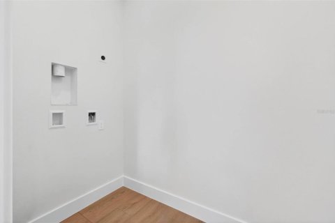 House in Saint Petersburg, Florida 4 bedrooms, 182.09 sq.m. № 2215759 - photo 11