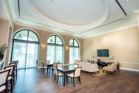 Condo in Coral Gables, Florida, 1 bedroom  № 2019047 - photo 14