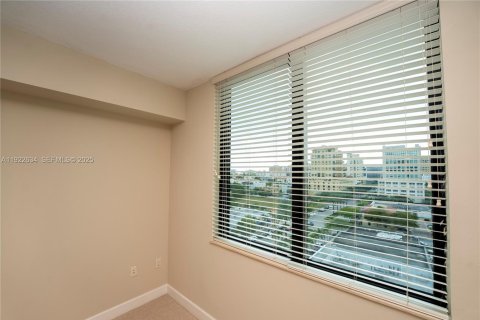 Condo in Coral Gables, Florida, 1 bedroom  № 2019047 - photo 20