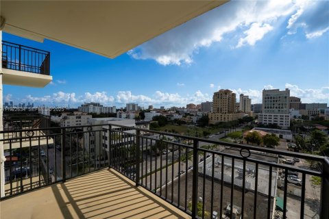 Condo in Coral Gables, Florida, 1 bedroom  № 2019047 - photo 28