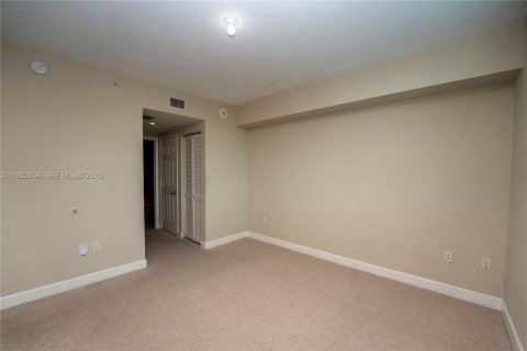 Condo in Coral Gables, Florida, 1 bedroom  № 2019047 - photo 21