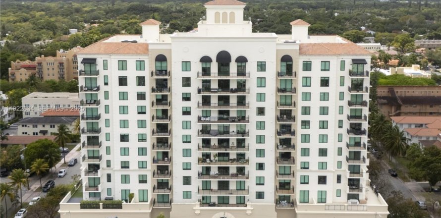 Condo in Coral Gables, Florida, 1 bedroom  № 2019047