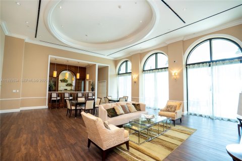 Condo in Coral Gables, Florida, 1 bedroom  № 2019047 - photo 13