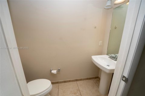 Condo in Coral Gables, Florida, 1 bedroom  № 2019047 - photo 27