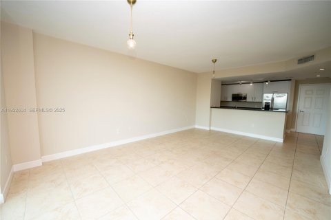 Condo in Coral Gables, Florida, 1 bedroom  № 2019047 - photo 17