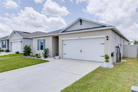 House in Haines City, Florida 4 bedrooms, 139.35 sq.m. № 1817478 - photo 3