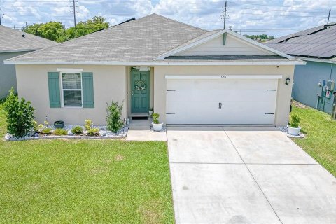 House in Haines City, Florida 4 bedrooms, 139.35 sq.m. № 1817478 - photo 4