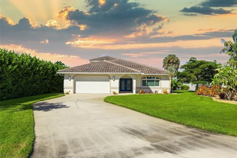 House in Naples, Florida 3 bedrooms, 218.32 sq.m. № 2397101 - photo 6