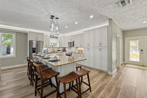 House in Naples, Florida 3 bedrooms, 218.32 sq.m. № 2397101 - photo 13