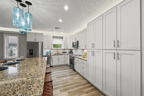 House in Naples, Florida 3 bedrooms, 218.32 sq.m. № 2397101 - photo 14