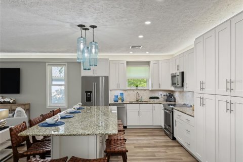 House in Naples, Florida 3 bedrooms, 218.32 sq.m. № 2397101 - photo 20