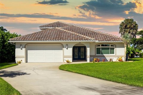 House in Naples, Florida 3 bedrooms, 218.32 sq.m. № 2397101