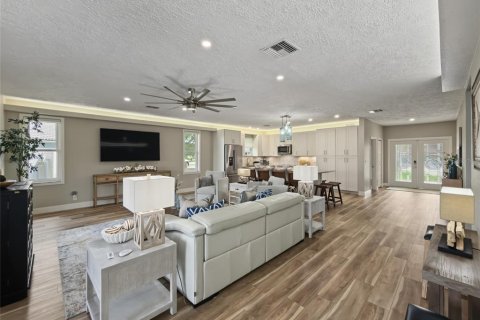 House in Naples, Florida 3 bedrooms, 218.32 sq.m. № 2397101 - photo 17