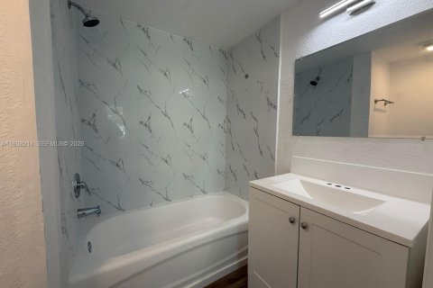 Copropriété à louer à Miami, Floride: 3 chambres, 106.84 m2 № 1995950 - photo 11