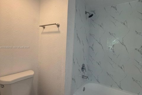 Copropriété à louer à Miami, Floride: 3 chambres, 106.84 m2 № 1995950 - photo 12