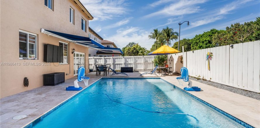 Casa en Homestead, Florida 6 dormitorios, 298.96 m2 № 2048224