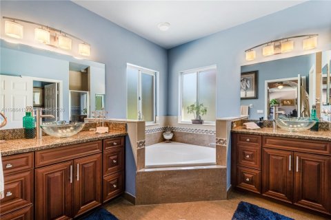 Casa en alquiler en Homestead, Florida, 6 dormitorios, 298.96 m2 № 2048224 - foto 17