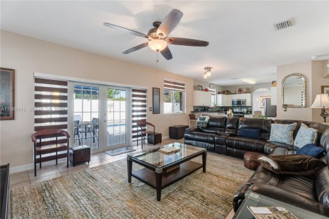 Casa en alquiler en Homestead, Florida, 6 dormitorios, 298.96 m2 № 2048224 - foto 29