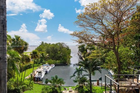 Купить виллу или дом в Майами, Флорида 5 спален, 397.62м2, № 2048820 - фото 3