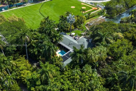 Купить виллу или дом в Майами, Флорида 5 спален, 397.62м2, № 2048820 - фото 5