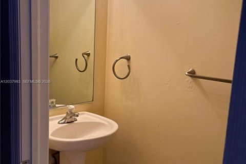 Copropriété à vendre à Pembroke Pines, Floride: 3 chambres, 129.23 m2 № 2269307 - photo 3