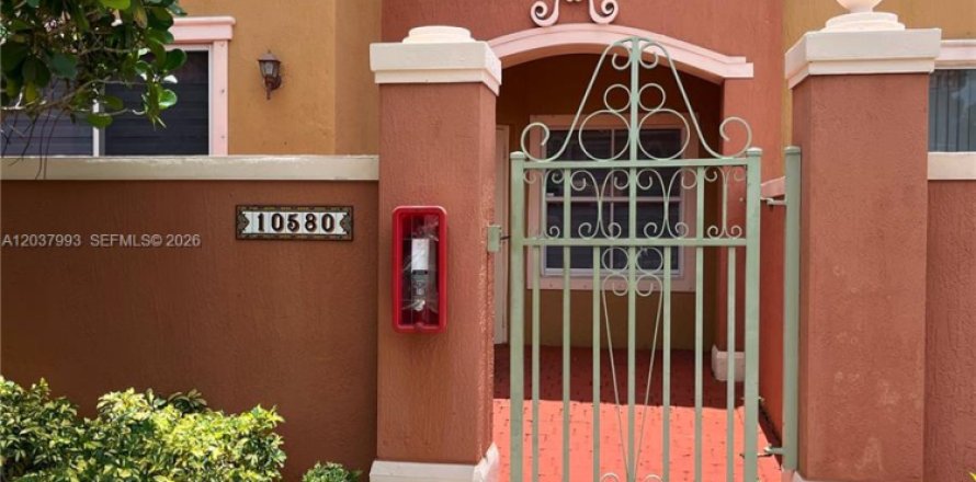 Condo à Pembroke Pines, Floride, 3 chambres  № 2269307