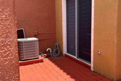 Copropriété à vendre à Pembroke Pines, Floride: 3 chambres, 129.23 m2 № 2269307 - photo 5