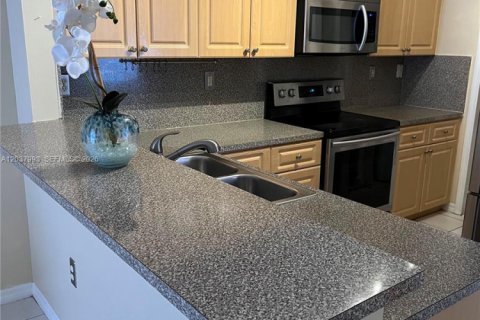 Copropriété à vendre à Pembroke Pines, Floride: 3 chambres, 129.23 m2 № 2269307 - photo 2