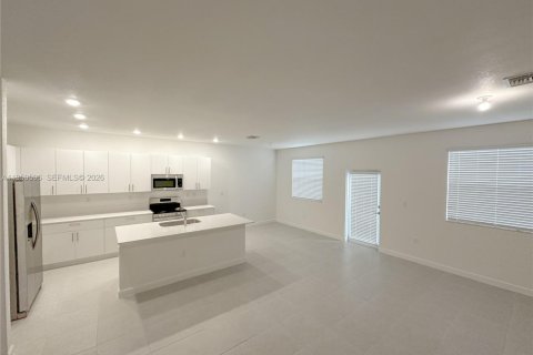 House in Miami, Florida 4 bedrooms, 277.5 sq.m. № 2006826 - photo 5