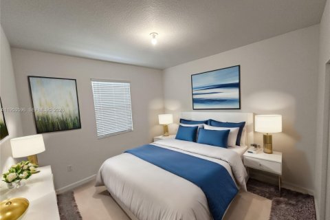 House in Miami, Florida 4 bedrooms, 277.5 sq.m. № 2006826 - photo 7