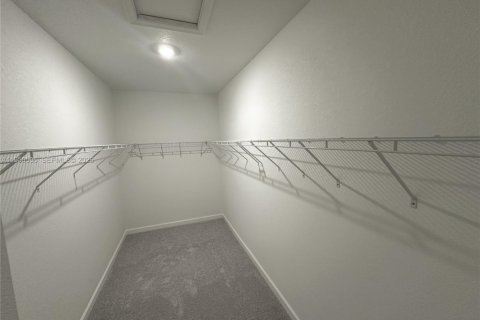 House in Miami, Florida 4 bedrooms, 277.5 sq.m. № 2006826 - photo 16