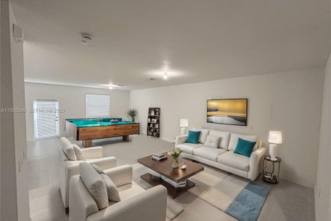 House in Miami, Florida 4 bedrooms, 277.5 sq.m. № 2006826 - photo 2