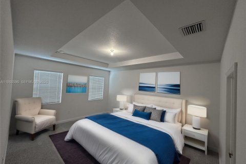 House in Miami, Florida 4 bedrooms, 277.5 sq.m. № 2006826 - photo 9