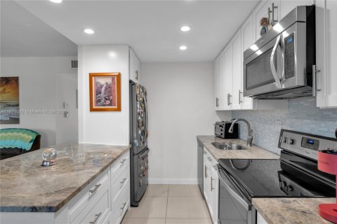 Condominio en venta en Deerfield Beach, Florida, 2 dormitorios, 79.9 m2 № 1979903 - foto 10