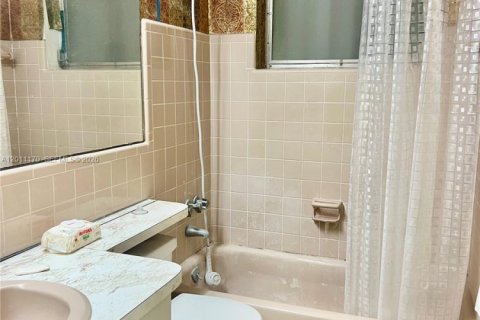 Casa en venta en Tamarac, Florida, 2 dormitorios, 146.69 m2 № 2076082 - foto 13