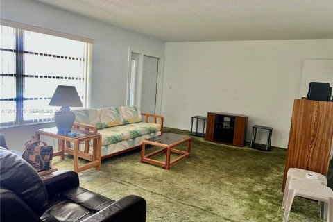 Casa en venta en Tamarac, Florida, 2 dormitorios, 146.69 m2 № 2076082 - foto 3