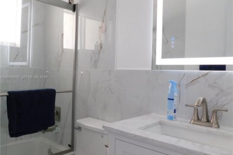 Снять в аренду виллу или дом в Уилтон-Мэнорс, Флорида 3 спальни, 114.08м2, № 2193578 - фото 25