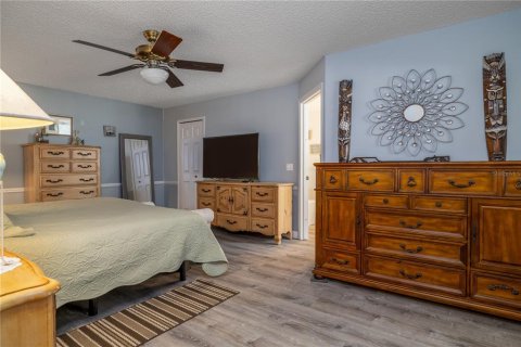 House in Edgewater, Florida 4 bedrooms, 189.52 sq.m. № 1718971 - photo 8