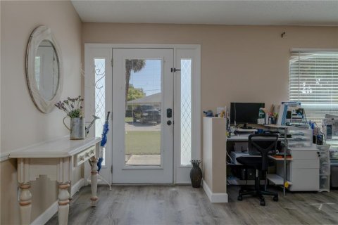 House in Edgewater, Florida 4 bedrooms, 189.52 sq.m. № 1718971 - photo 7