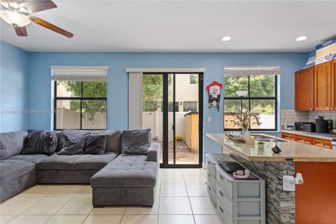 House in Tamarac, Florida 3 bedrooms, 150.32 sq.m. № 1881548 - photo 15