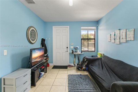 House in Tamarac, Florida 3 bedrooms, 150.32 sq.m. № 1881548 - photo 6