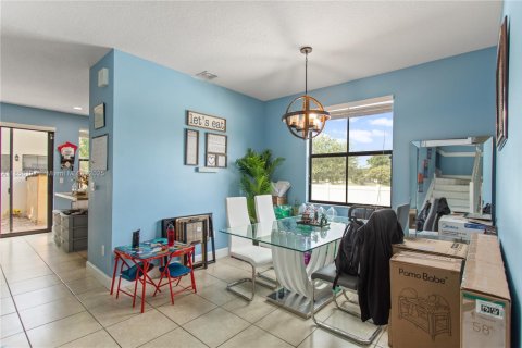 House in Tamarac, Florida 3 bedrooms, 150.32 sq.m. № 1881548 - photo 8