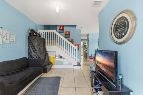 House in Tamarac, Florida 3 bedrooms, 150.32 sq.m. № 1881548 - photo 5