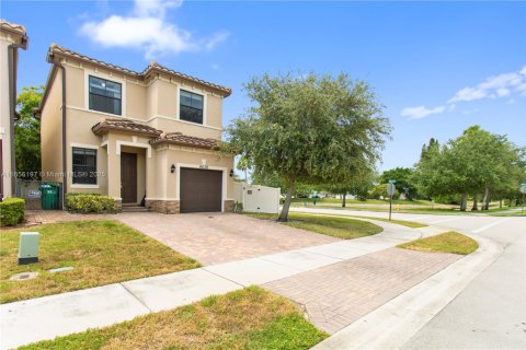 House in Tamarac, Florida 3 bedrooms, 150.32 sq.m. № 1881548 - photo 2