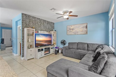 House in Tamarac, Florida 3 bedrooms, 150.32 sq.m. № 1881548 - photo 14