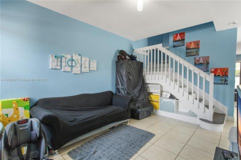 House in Tamarac, Florida 3 bedrooms, 150.32 sq.m. № 1881548 - photo 4