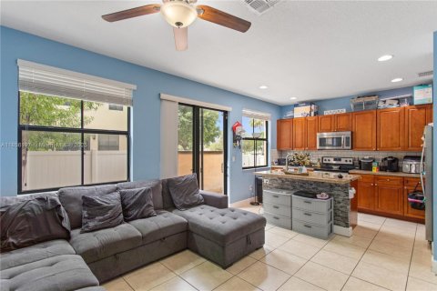 House in Tamarac, Florida 3 bedrooms, 150.32 sq.m. № 1881548 - photo 21