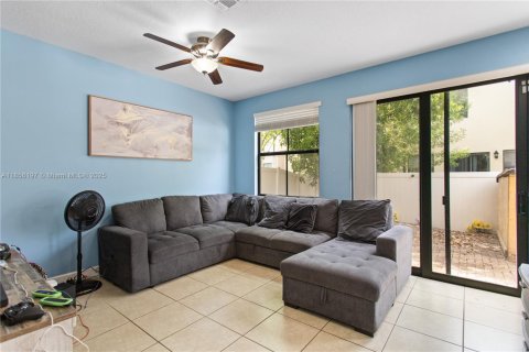 House in Tamarac, Florida 3 bedrooms, 150.32 sq.m. № 1881548 - photo 13